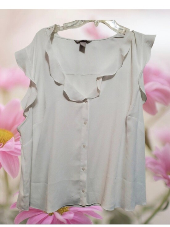 H&M Tops - H&M White V-neck Sleeveless Blouse Top size XXL